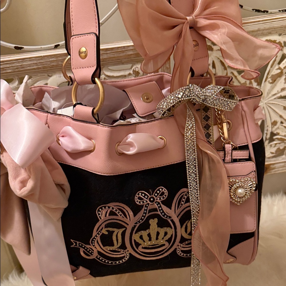 Juicy Couture Pink and Black Daydreamer Bag with sparkly rhinestones & Bows🩷 - Picture 9 of 17